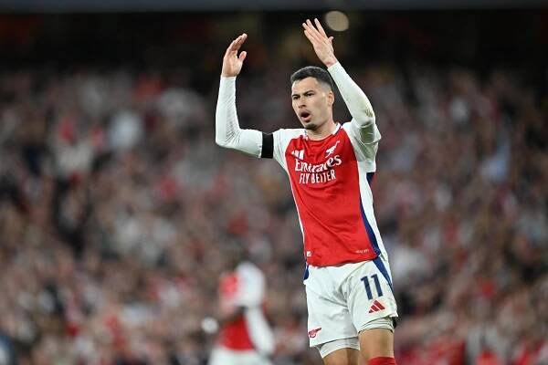 Gabriel Martinelli of Arsenal in action during a UEFA Champions League match.