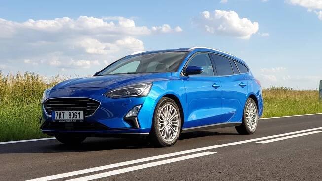 Ford Focus Kombi Titanium EcoBoost Automat – je trochu nudný, ale přesto zajímavější než Škoda Octavia | TestyOjetin.cz