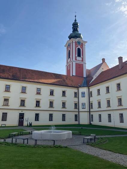 Zámek - Pacov - Architektonické památky - Hrady, zámky, tvrze, paláce - Kraj Vysočina - Pacov