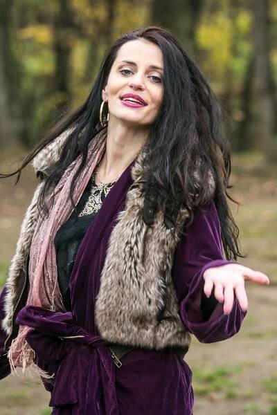 Známá muzikálová zpěvačka si odskočila od půlročního miminka: Zlákala ji seriálová role cikánky