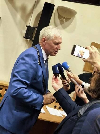 Kriminalisté prověřují chomutovského primátora z ANO. Kvůli nákupu čínských strojů
