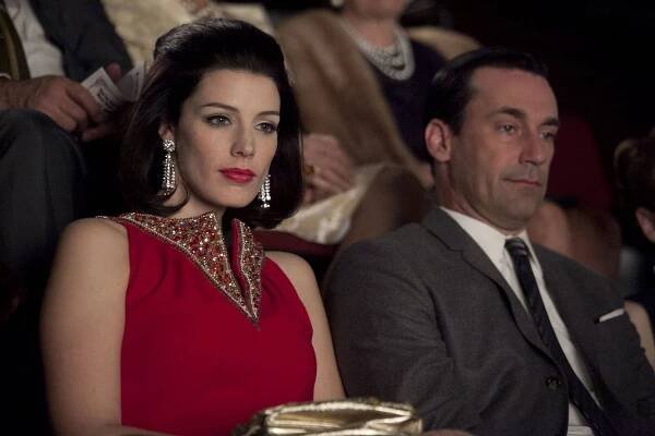 Šílenci z Manhattanu - Vánoční valčík - Z filmu - Jessica Paré, Jon Hamm