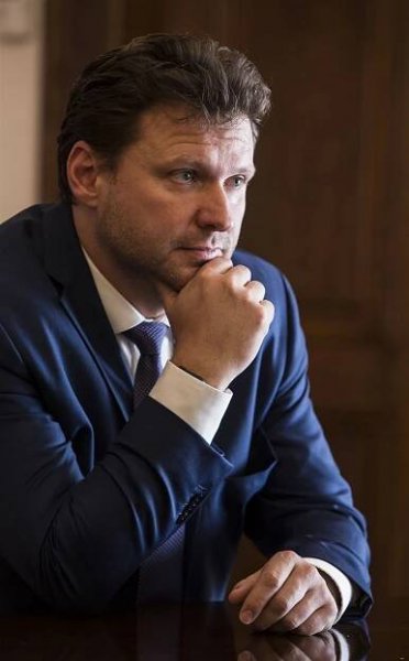 Šéf Sněmovny Vondráček se zastal Prymuly kvůli schůzce v restauraci