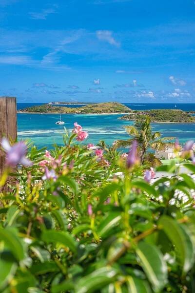 Karibuni Boutique Hotel - View over Pinel Island