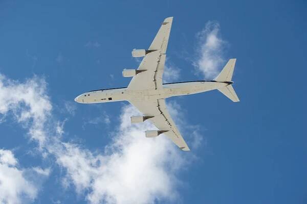 NASA DC-8 flying science lab