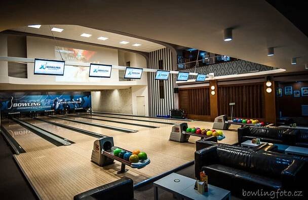 XBowling Praha Strašnice - 6 profesionálních drah s možností dětských mantinelů