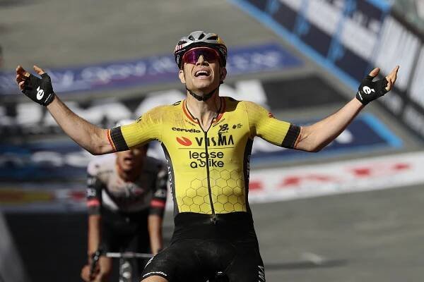 Wout van Aert wins sensational Giro d'Italia stage nine over the gravel as Isaac Del Toro moves into pink