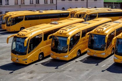 RegioJet opět může vozit lidi mezi městy na jihu Čech, kraj se omluvil
