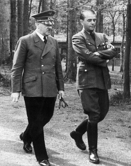 Muž, který mohl zachránit Německo před nacisty: Před 99 lety zastřelili Walthera Rathenaua