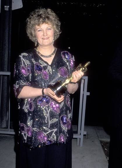 Brenda Fricker holding an Academy Award.