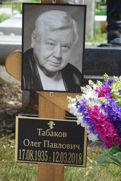 TABAKOV Oleg - hroby-slavnych.cz