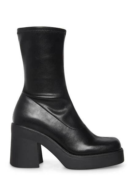 15 Comfy And Stylish Pairs of Shoes You Need for Back-To-School 16