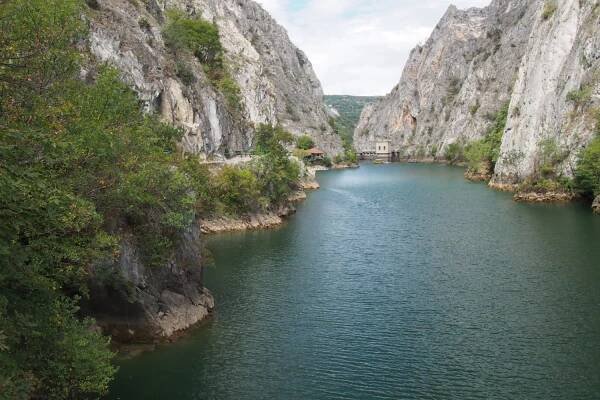 Kaňon Matka – jedinečný přírodní skvost jen pár kroků od Skopje – S dětmi po Evropě