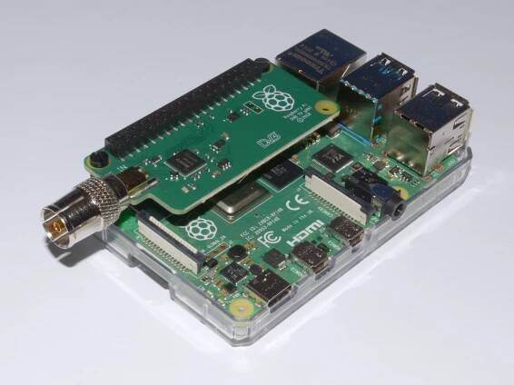 File:Raspberry Pi 4B DVB TV μHat (angle).jpg