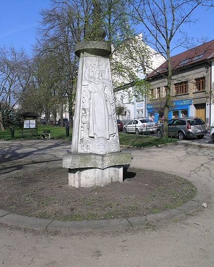 Soubor:Lysa nad Labem - namesti Bedricha Hrozneho (pamatnik).jpg