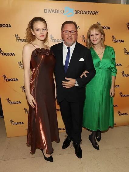 Premiéra muzikálu Troja: Václav Kopta s manželkou Simonou a dcerou Janou
