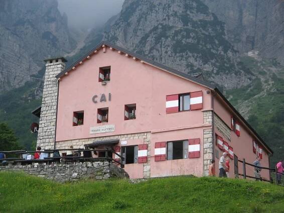 Soubor:Rifugio Battisti alla Gazza.jpg