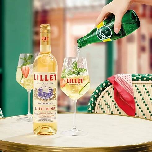 Lillet Strawberry : our drink with Lillet Blanc, Perrier and strawberries