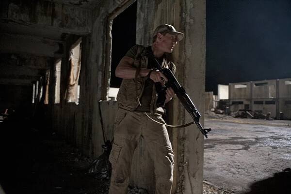 Protiúder - Epizoda 2 - Z filmu - Philip Winchester
