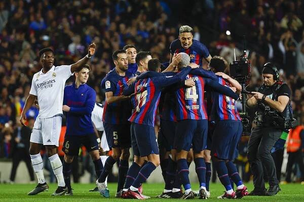 Na Barcelonu si kvůli možné korupci posvítí i UEFA. Hrozí vyloučení z pohárů