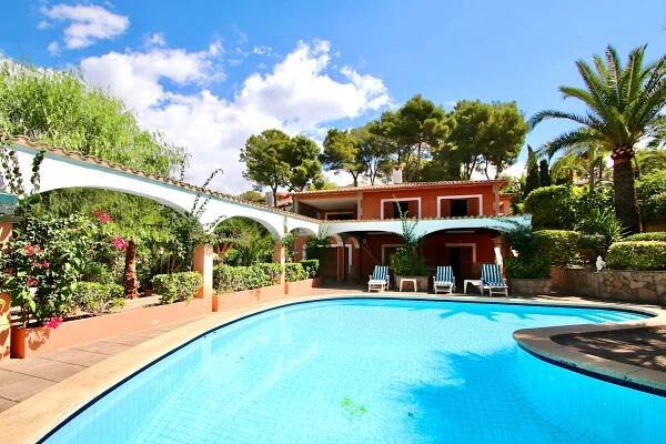 Santa Ponsa: Investment villa with pool in quiet residential area