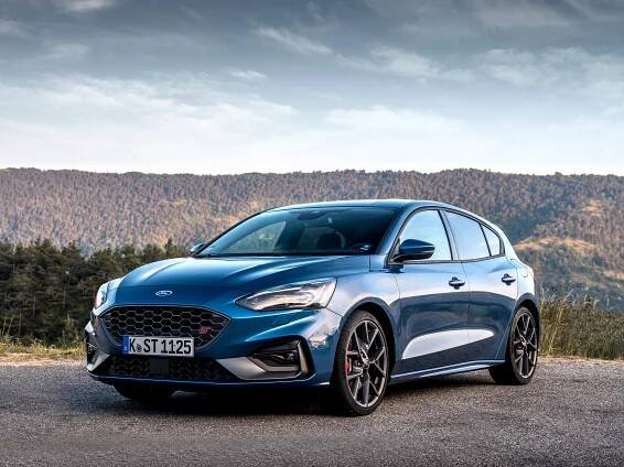 Ford Focus: Podrobné specifikace vozidel & Interaktivní nástroj pro srovnání