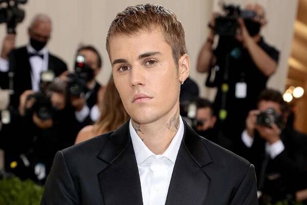 Justin Bieber Admits He Feels 'Unequipped and Unqualified' as He Calls Himself a 'Fraud'