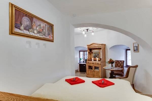 Postel nebo postele na pokoji v ubytování Krumlov Tower