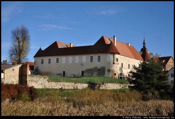 Louňovice pod Blaníkem – fotografie / hrady-zriceniny.cz