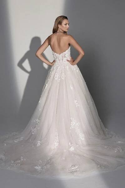Justin Alexander wedding dress in Paris - Metal Flaque Bridal Shop Paris