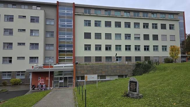 Pozor, do porodnice jinudy! Nemocnice Příbram zavírá vchod do pavilonu M