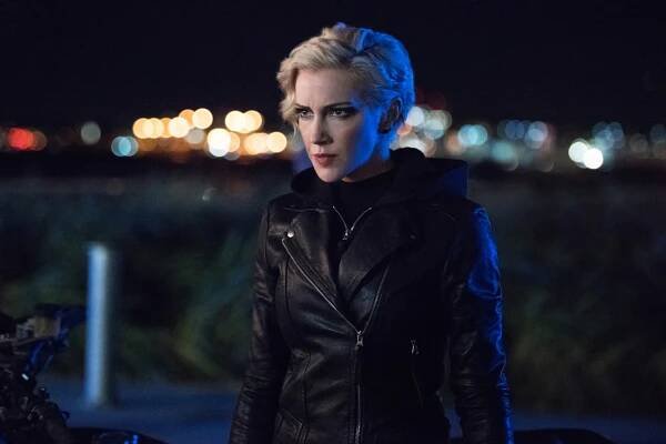 Katie Cassidy - Arrow - Green Arrow a Kanáři - Z filmu