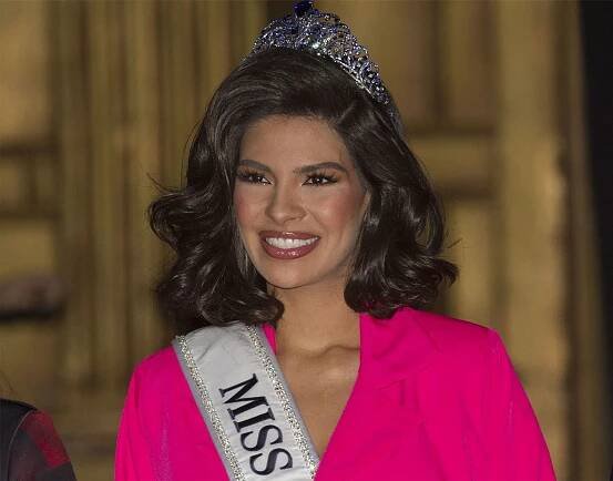 Vítězka Miss Universe upadla v nemilost. Čelí obvinění z vlastizrady