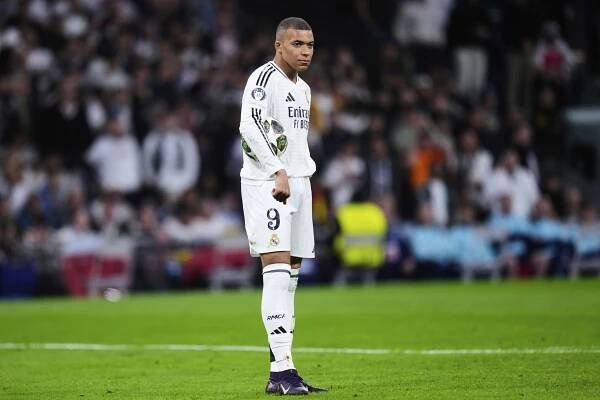 Veľký comeback sa nekonal. Symbolom trápenia Realu sa stal Mbappé, ktorého vypískali domáci fanúšikovia