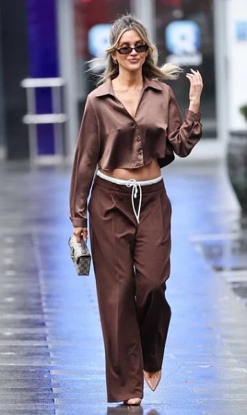 Ashley Roberts in a Brown Cropped Shirt