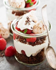 Recipe: Crumble Cake with Strawberry Whipped Cream – Maspion Plastic