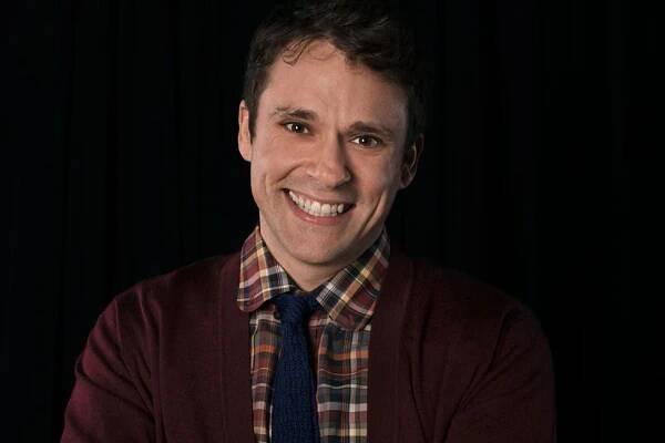 Clothing, Cheek, Collar, Sleeve, Chin, Forehead, Eyebrow, Happy, Facial expression, Jaw, 