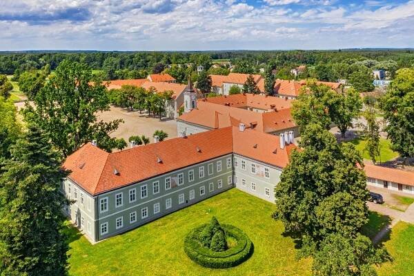 Zámek Kladruby nad Labem | Hrady a zámky | Stezka hradů a zámků