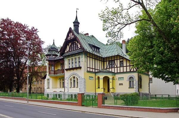 Soubor:Kraslice vila továrníka Fuchse.jpg – Wikipedie