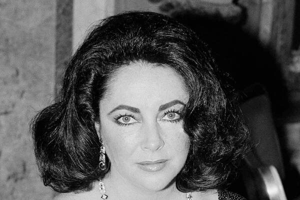 Cottage Cheese Mixed With Sour Cream? I Tried the Liz Taylor Diet