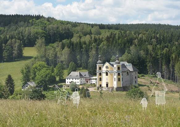 Zpřístupnění věží a návrat barokních kopulí kostelu v Neratově