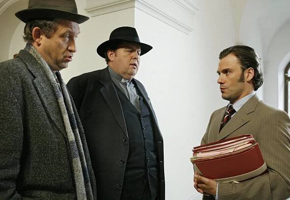 Otec Braun - Vražda v ženském klášteře - Z filmu - Peter-Heinrich Brix, Ottfried Fischer, Daniel Wiemer