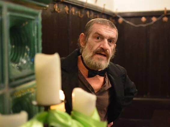 Populární herec Jan Budař zpíval hradu
