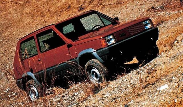 Fiat Panda 4x4 kdysi nadchla zákazníky! Bylo to odolné, spolehlivé a hlavně jednoduché auto. Jak nás bavil kousek z roku 1986?
