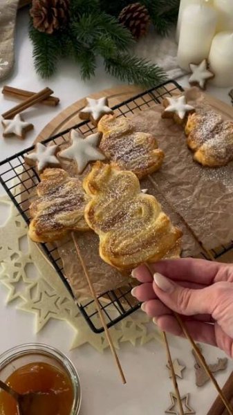 #ChristmasBaking#PuffPastryTreats#HolidayRecipes#EasyChristmasSnacks#CinnamonSugarDelight #FestivePastry#HomemadeChristmas#ChristmasTreeTreats#QuickAndDelicious#HolidayBakingInspo Credit: anniekaly Instagram