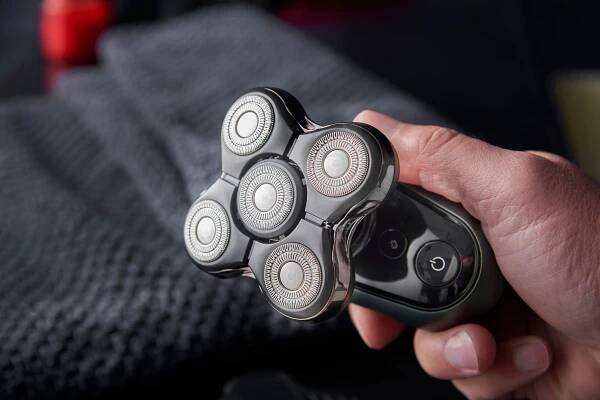 Holicí strojek na hlavu Remington RX7 XR1600