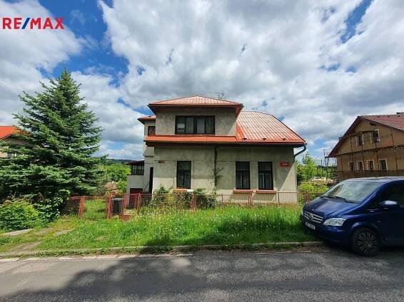 Prodej prvorepublikové vily 5+2 s garáží v Nové Pace | RE/MAX Permanentia