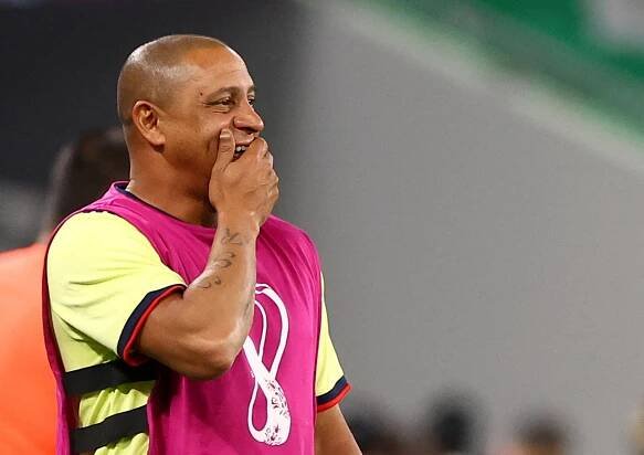 Spolehlivá zeď i dynamit v noze. Mistr trestných kopů Roberto Carlos slaví padesátiny