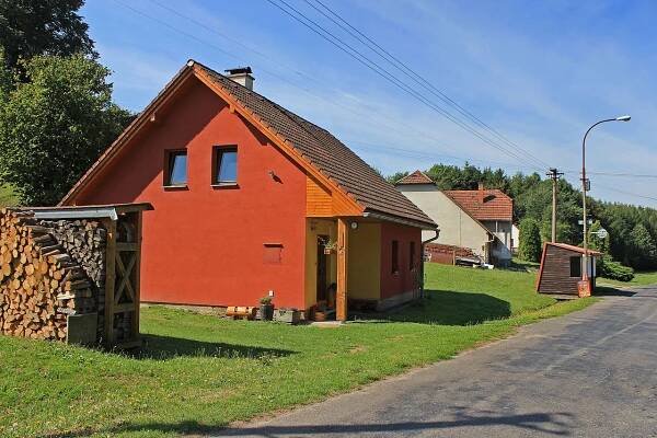 Soubor:Vlčkov, bus stop.jpg – Wikipedie
