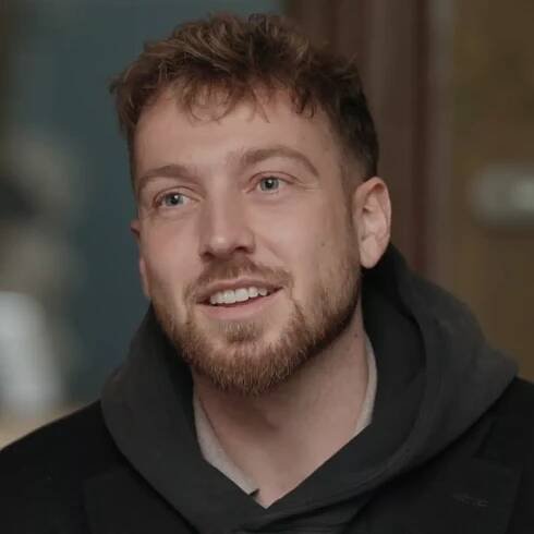 Sam Thompson ‘escorted out of club’ by bouncer as date leaves with another man